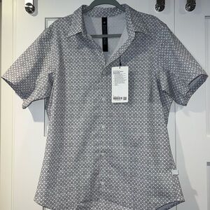 Men’s Lululemon Airing Easy Gray Patterned Short Sleeve Shirt